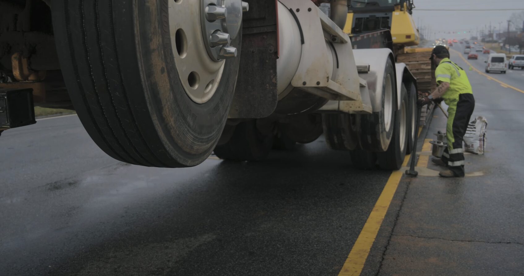 24/7 Emergency Towing Service in Princeton NJ Princeton Towing Service emergency tow truck responding to roadside assistance call